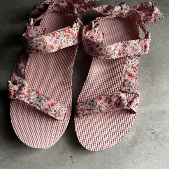 Time and Tru Shoes - Time And Tru Cushion Sole Women’s Floral Strappy Slip On  Sandals Size 7